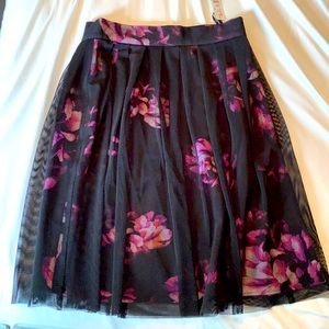 Size 8 Antonio Melani floral skirt w/mesh overlay